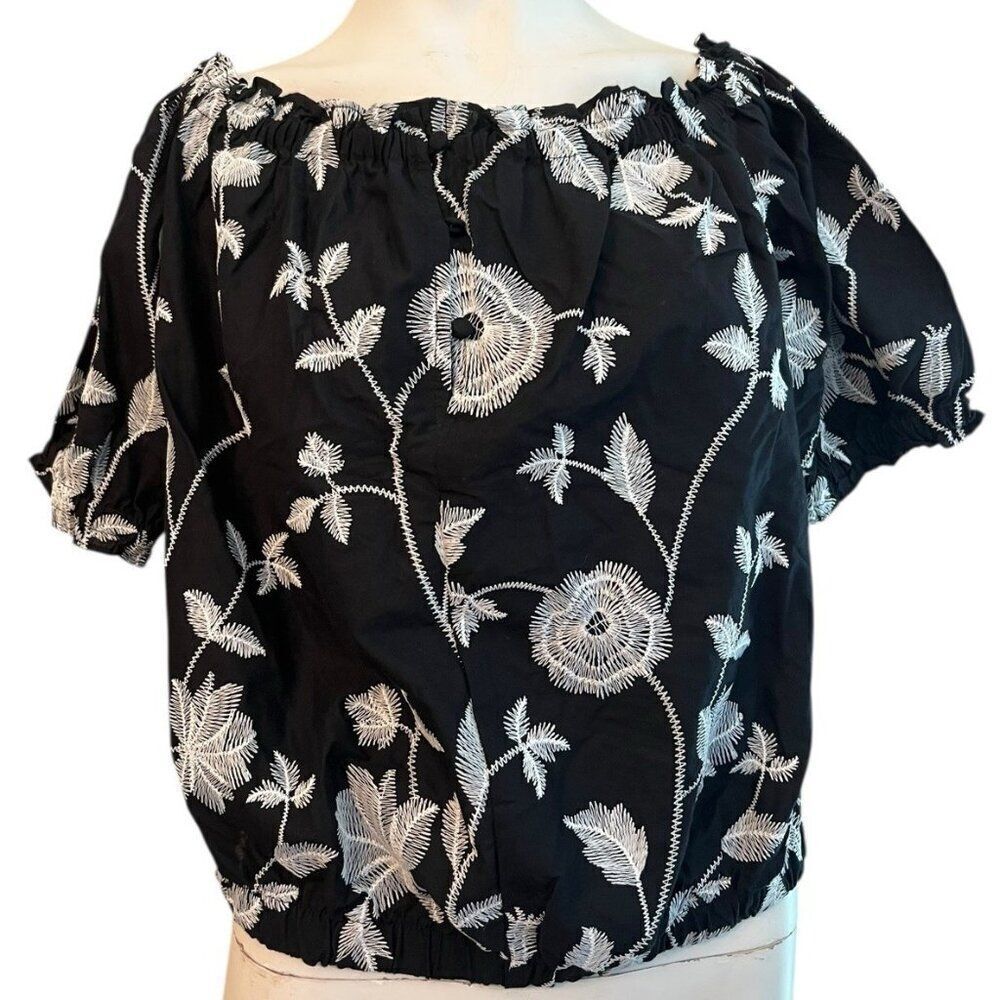 Ladies Medium Off Shoulder Cropped Top Black White Floral Embroidered Blouse NWT